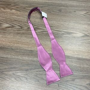 Jos A Bank NWT Mauve Satin Silk Bowtie Bow Tie